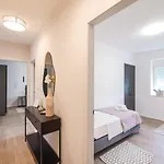 Elly Zadar