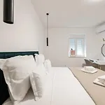 Elly Zadar